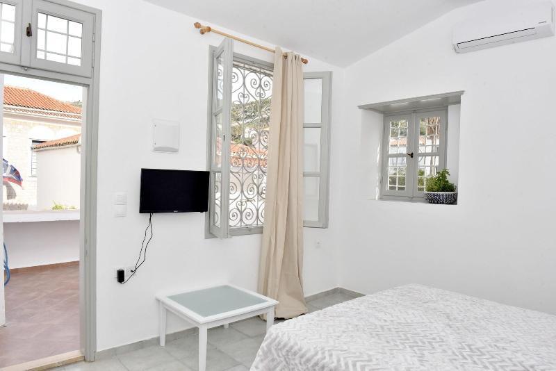 Douskos Guesthouse Hydra  Bagian luar foto