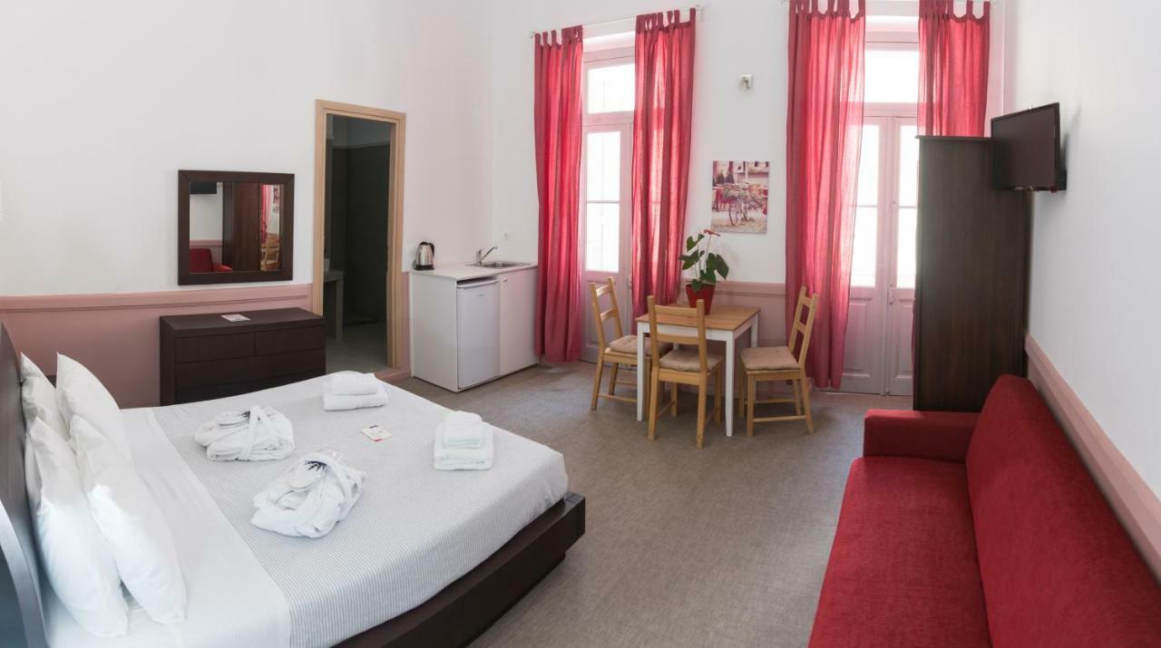 Douskos Guesthouse Hydra  Bagian luar foto